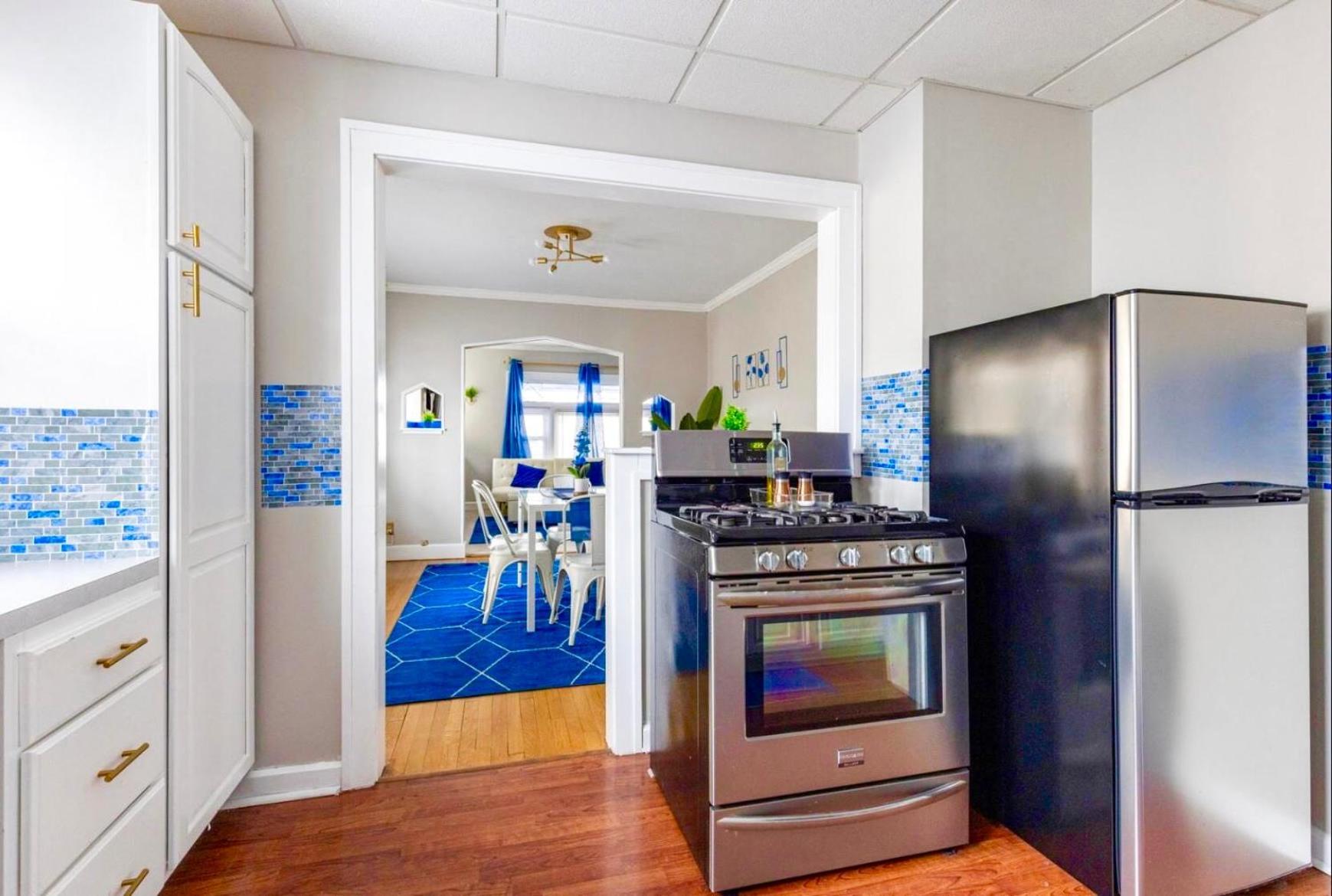 The Sapphire Haven - Your Old Brooklyn Oasis Awaits Families, Couples, Business Travelers Near Downtown With Parking, 300 Mb Wifi & Self Check-In Cleveland Exterior photo