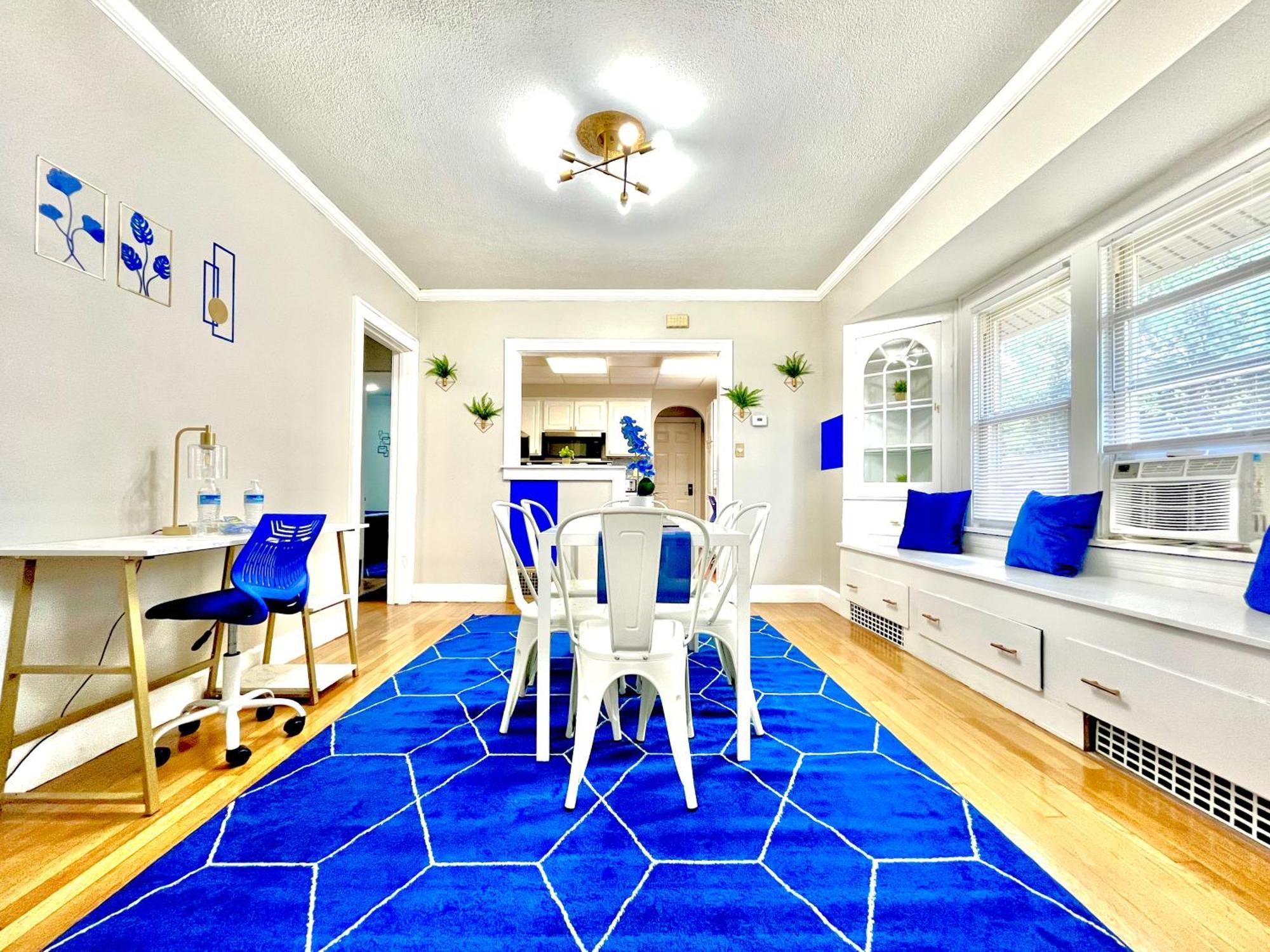 The Sapphire Haven - Your Old Brooklyn Oasis Awaits Families, Couples, Business Travelers Near Downtown With Parking, 300 Mb Wifi & Self Check-In Cleveland Exterior photo