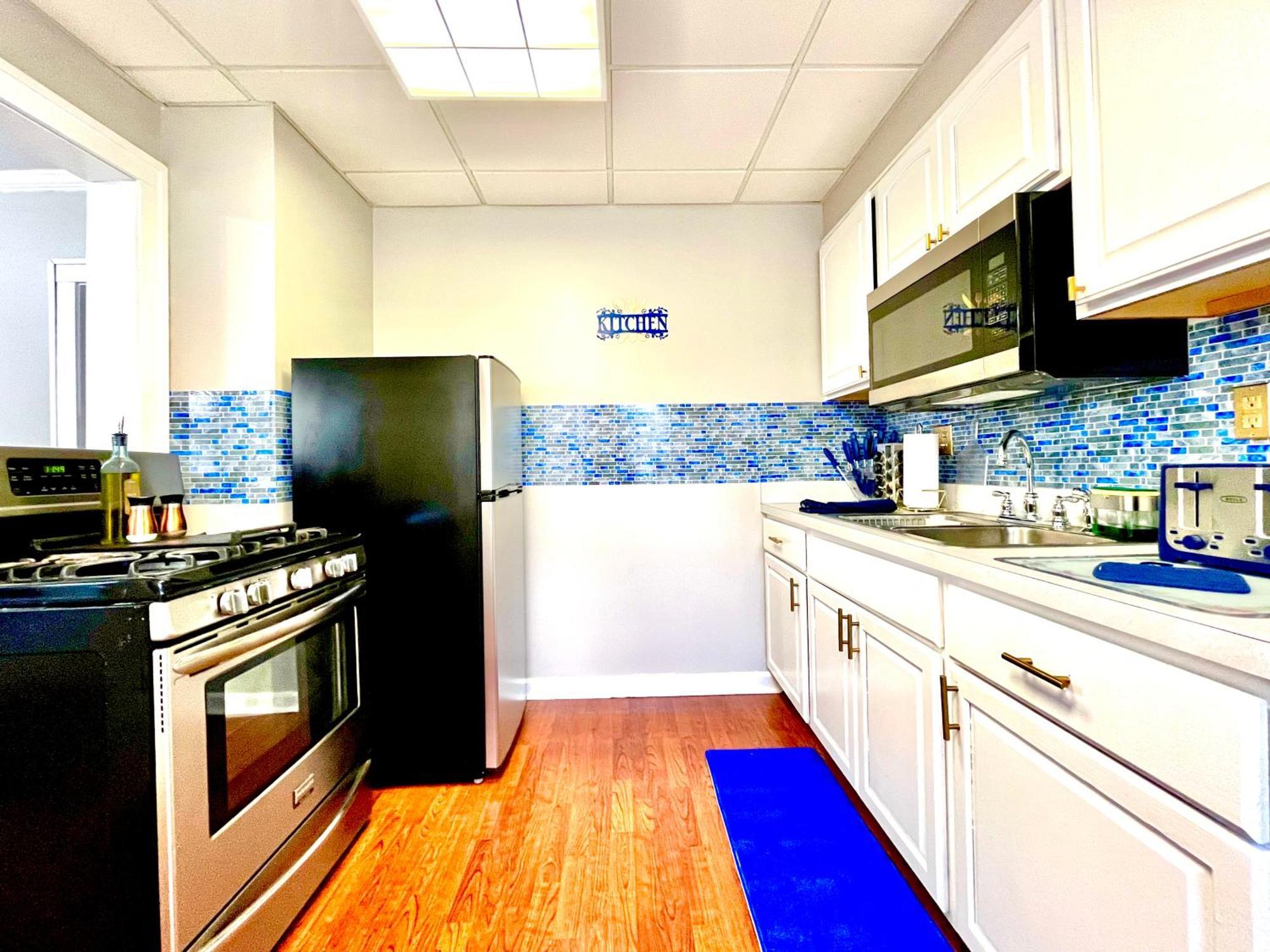 The Sapphire Haven - Your Old Brooklyn Oasis Awaits Families, Couples, Business Travelers Near Downtown With Parking, 300 Mb Wifi & Self Check-In Cleveland Exterior photo