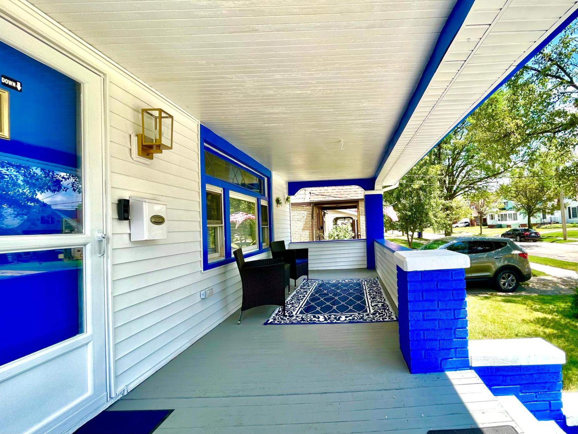 The Sapphire Haven - Your Old Brooklyn Oasis Awaits Families, Couples, Business Travelers Near Downtown With Parking, 300 Mb Wifi & Self Check-In Cleveland Exterior photo