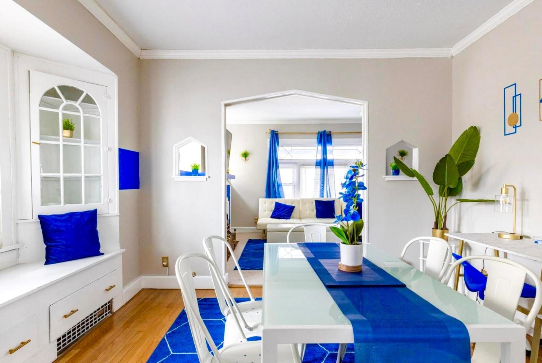 The Sapphire Haven - Your Old Brooklyn Oasis Awaits Families, Couples, Business Travelers Near Downtown With Parking, 300 Mb Wifi & Self Check-In Cleveland Exterior photo