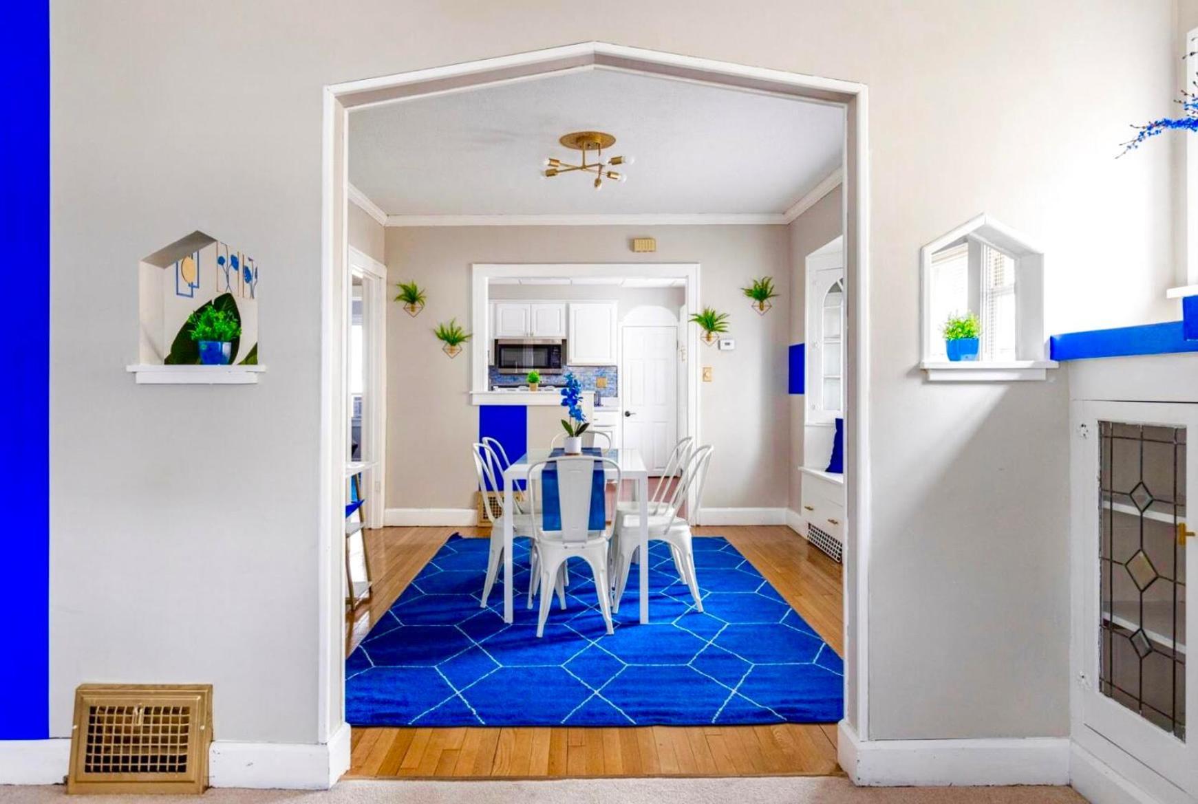 The Sapphire Haven - Your Old Brooklyn Oasis Awaits Families, Couples, Business Travelers Near Downtown With Parking, 300 Mb Wifi & Self Check-In Cleveland Exterior photo