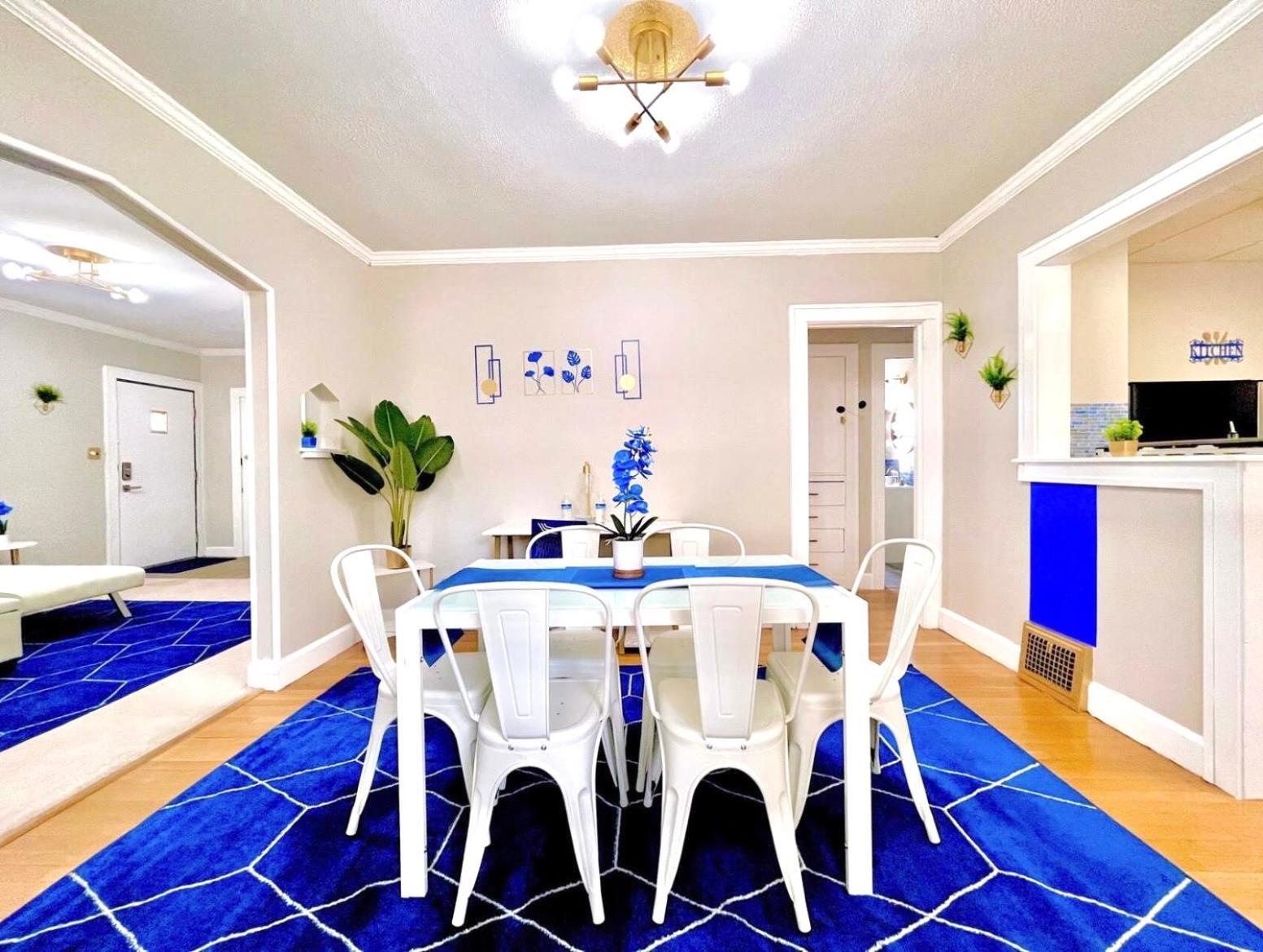 The Sapphire Haven - Your Old Brooklyn Oasis Awaits Families, Couples, Business Travelers Near Downtown With Parking, 300 Mb Wifi & Self Check-In Cleveland Exterior photo