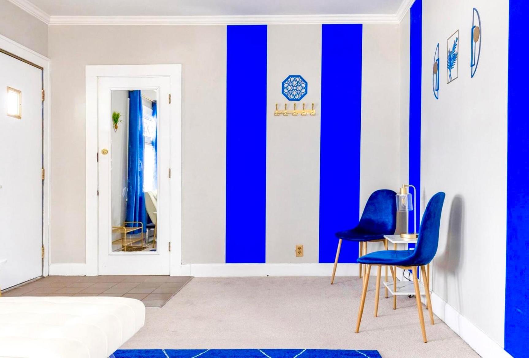 The Sapphire Haven - Your Old Brooklyn Oasis Awaits Families, Couples, Business Travelers Near Downtown With Parking, 300 Mb Wifi & Self Check-In Cleveland Exterior photo