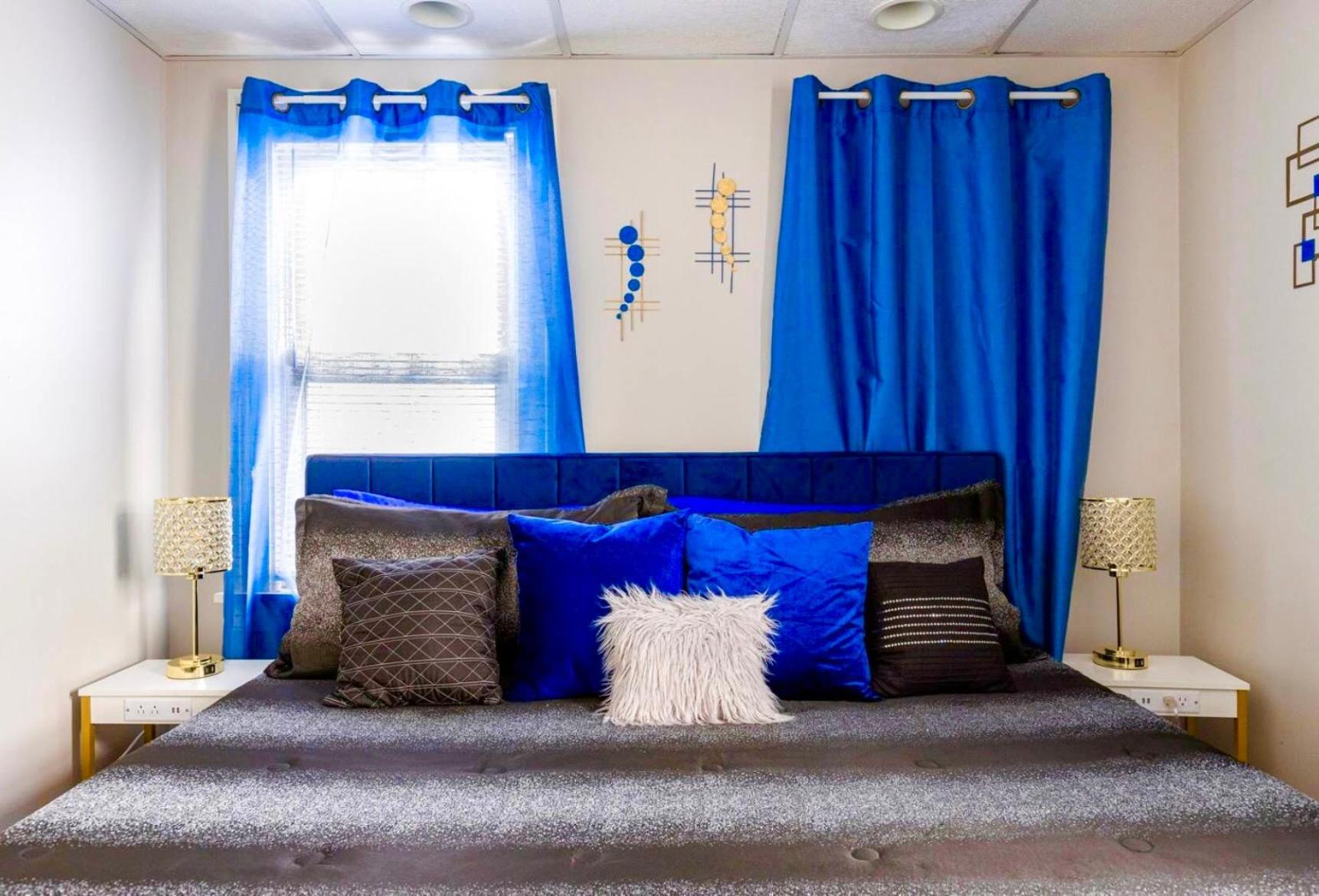 The Sapphire Haven - Your Old Brooklyn Oasis Awaits Families, Couples, Business Travelers Near Downtown With Parking, 300 Mb Wifi & Self Check-In Cleveland Exterior photo