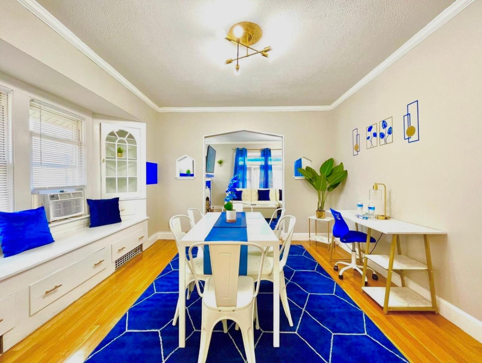 The Sapphire Haven - Your Old Brooklyn Oasis Awaits Families, Couples, Business Travelers Near Downtown With Parking, 300 Mb Wifi & Self Check-In Cleveland Exterior photo