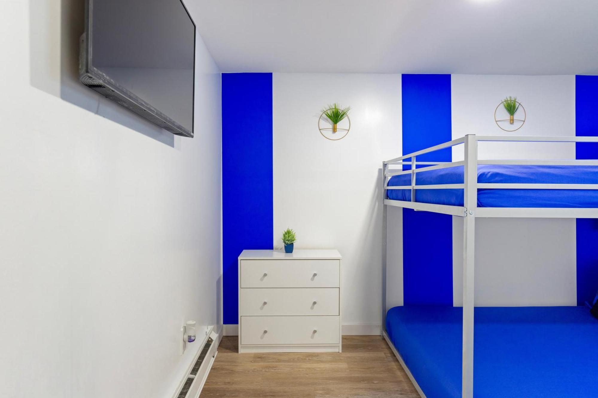 The Sapphire Haven - Your Old Brooklyn Oasis Awaits Families, Couples, Business Travelers Near Downtown With Parking, 300 Mb Wifi & Self Check-In Cleveland Exterior photo
