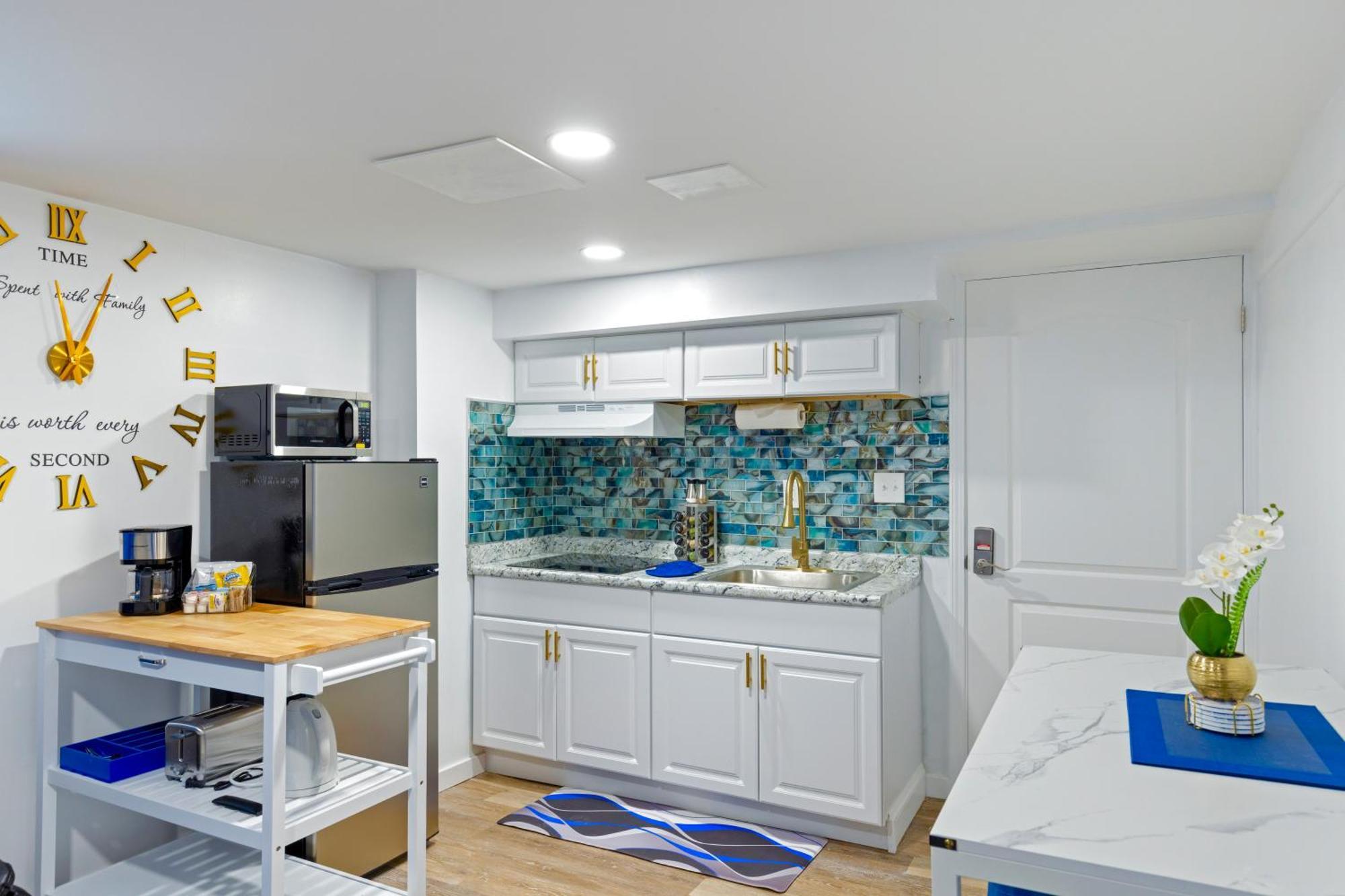 The Sapphire Haven - Your Old Brooklyn Oasis Awaits Families, Couples, Business Travelers Near Downtown With Parking, 300 Mb Wifi & Self Check-In Cleveland Exterior photo