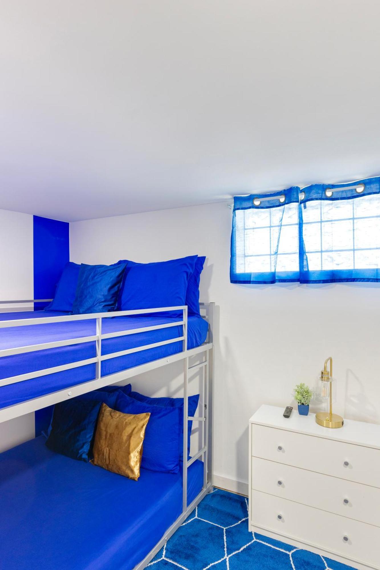 The Sapphire Haven - Your Old Brooklyn Oasis Awaits Families, Couples, Business Travelers Near Downtown With Parking, 300 Mb Wifi & Self Check-In Cleveland Exterior photo
