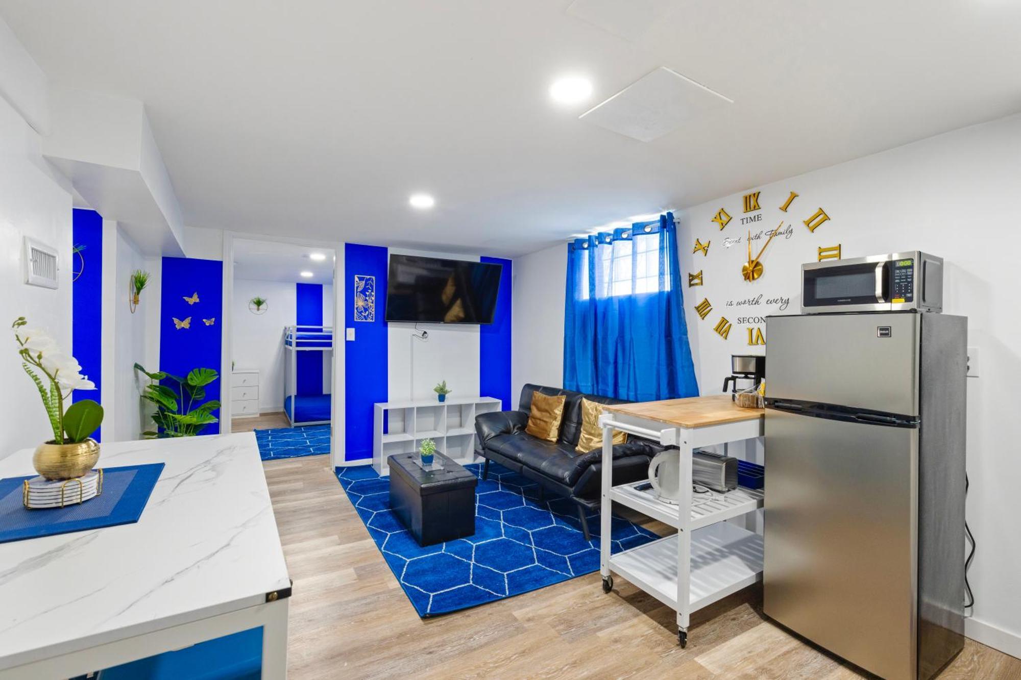 The Sapphire Haven - Your Old Brooklyn Oasis Awaits Families, Couples, Business Travelers Near Downtown With Parking, 300 Mb Wifi & Self Check-In Cleveland Exterior photo