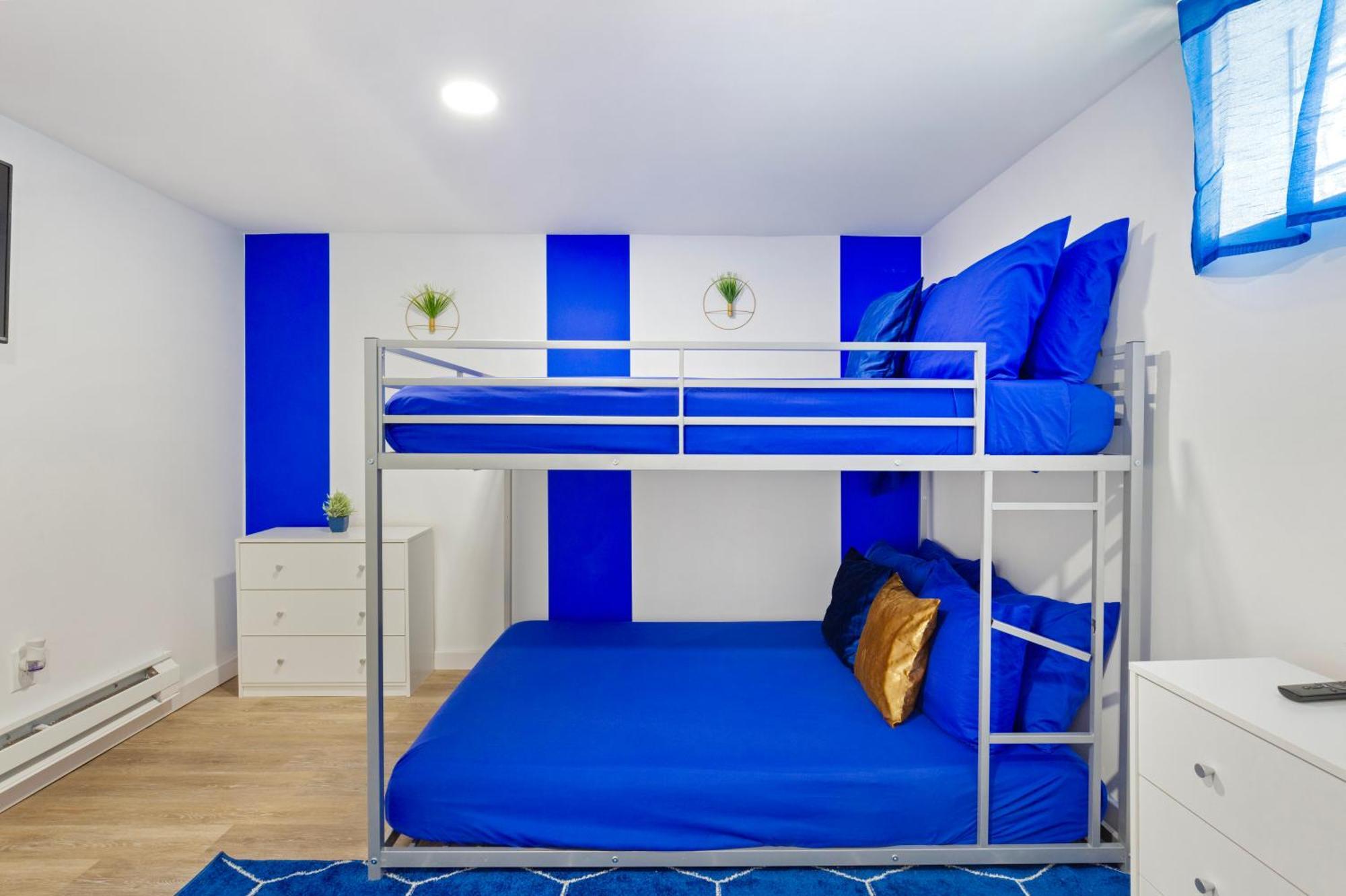 The Sapphire Haven - Your Old Brooklyn Oasis Awaits Families, Couples, Business Travelers Near Downtown With Parking, 300 Mb Wifi & Self Check-In Cleveland Exterior photo