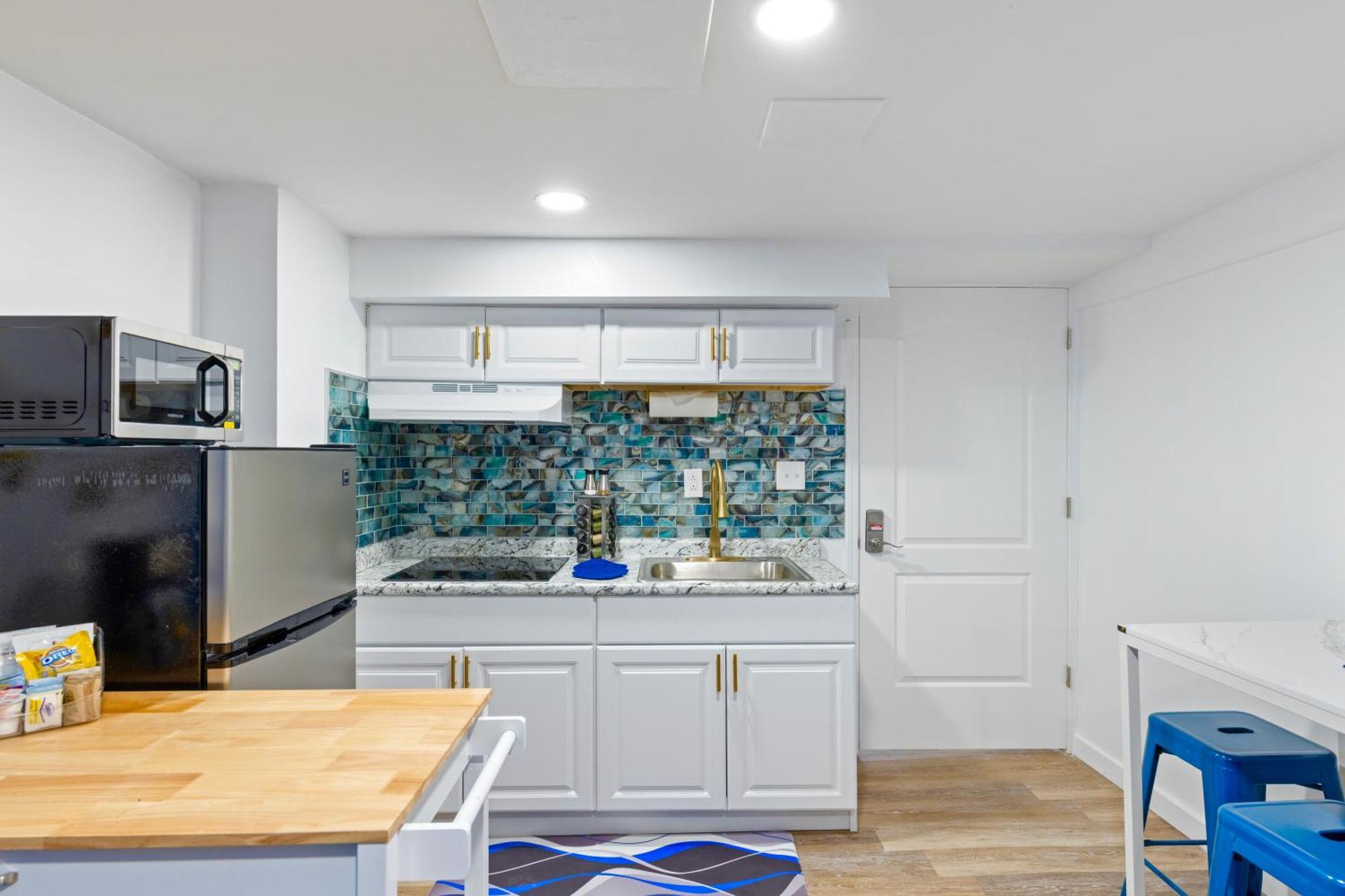 The Sapphire Haven - Your Old Brooklyn Oasis Awaits Families, Couples, Business Travelers Near Downtown With Parking, 300 Mb Wifi & Self Check-In Cleveland Exterior photo
