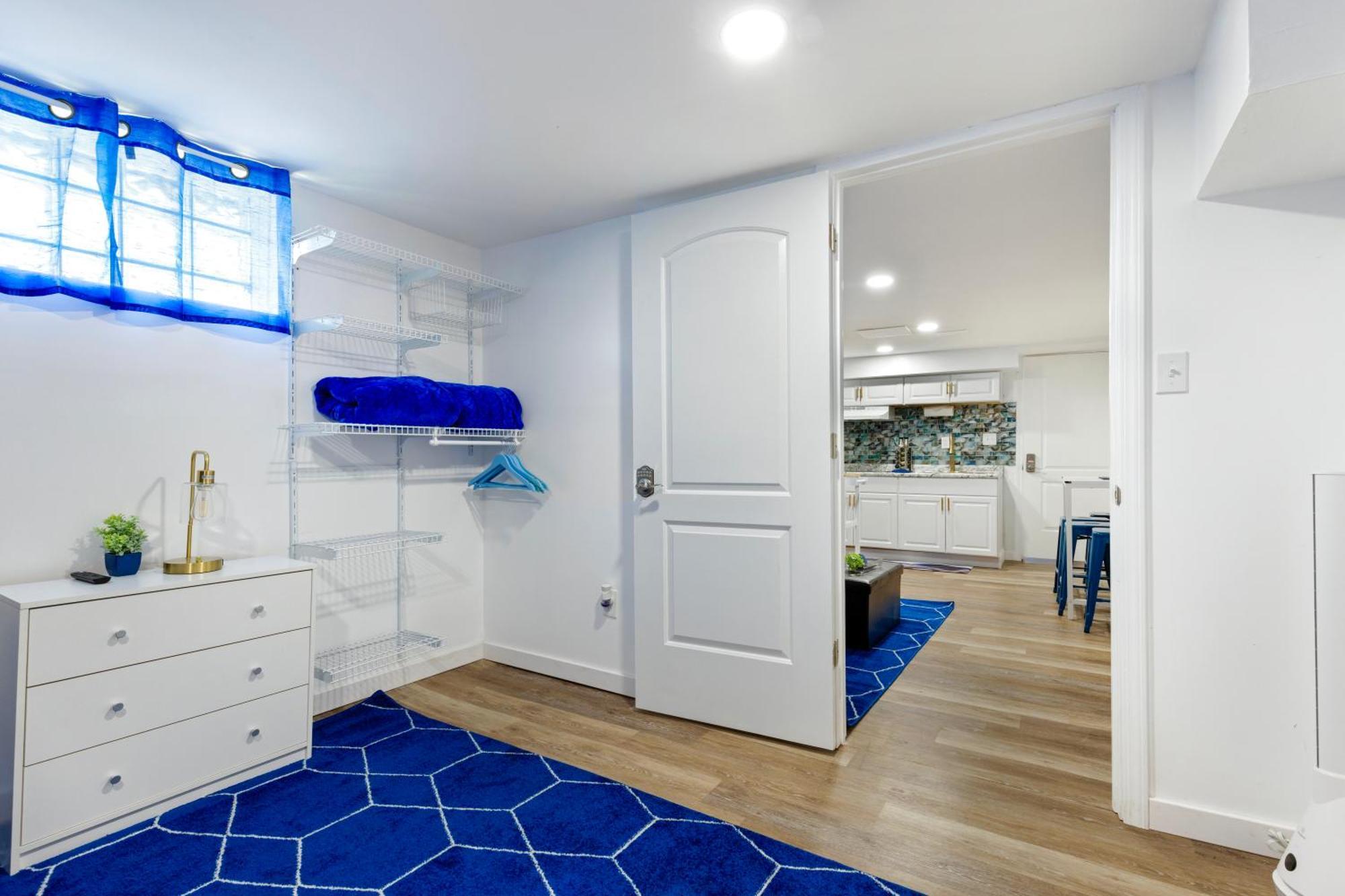 The Sapphire Haven - Your Old Brooklyn Oasis Awaits Families, Couples, Business Travelers Near Downtown With Parking, 300 Mb Wifi & Self Check-In Cleveland Exterior photo