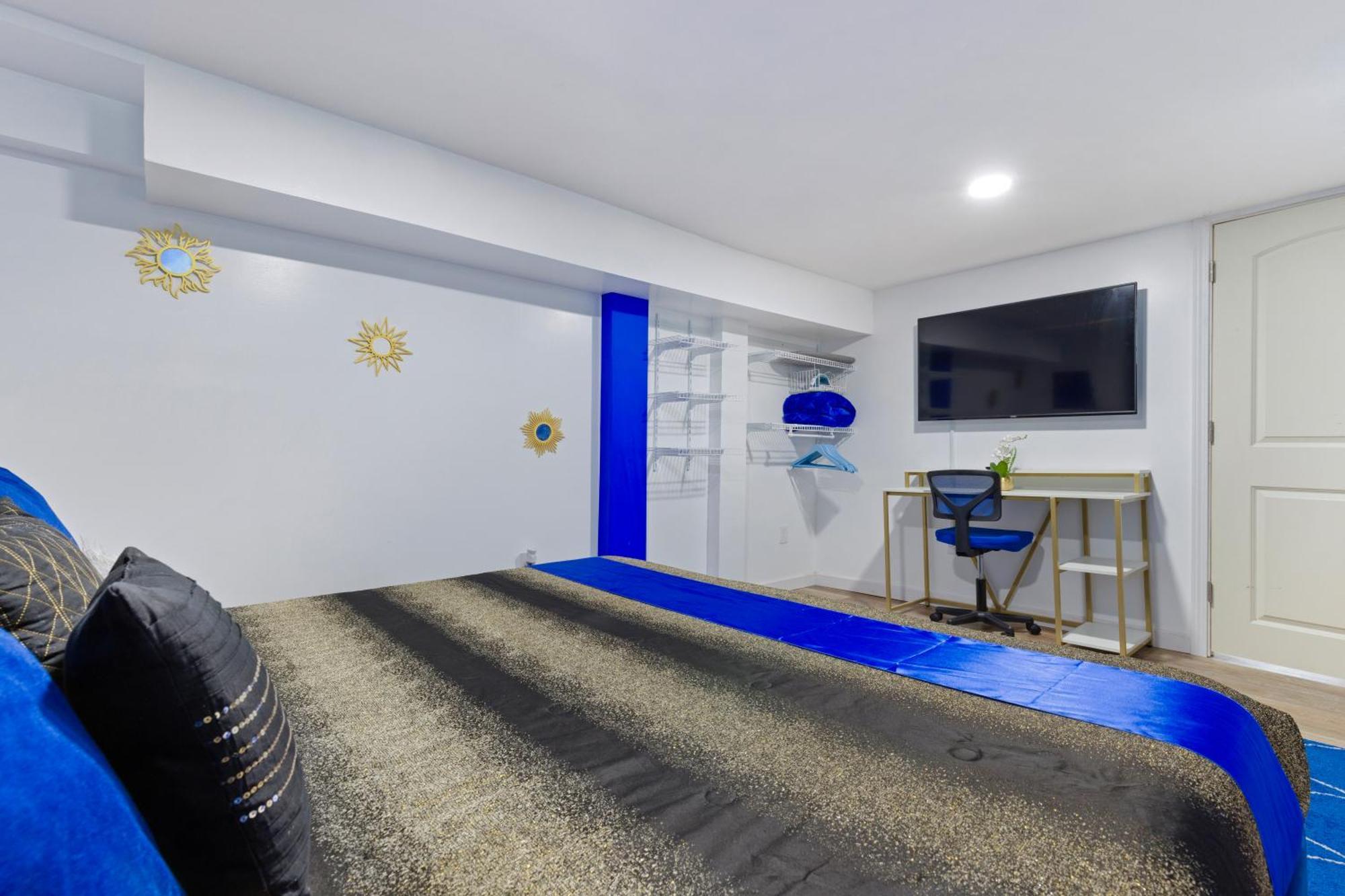 The Sapphire Haven - Your Old Brooklyn Oasis Awaits Families, Couples, Business Travelers Near Downtown With Parking, 300 Mb Wifi & Self Check-In Cleveland Exterior photo