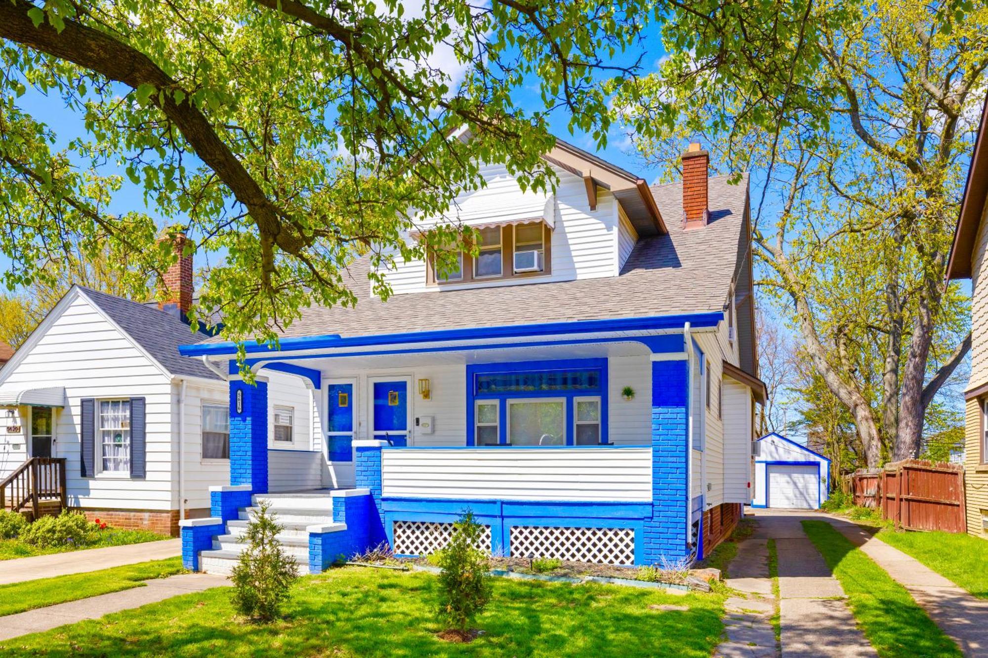 The Sapphire Haven - Your Old Brooklyn Oasis Awaits Families, Couples, Business Travelers Near Downtown With Parking, 300 Mb Wifi & Self Check-In Cleveland Exterior photo